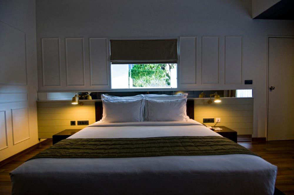 Escape & Hotel 4*