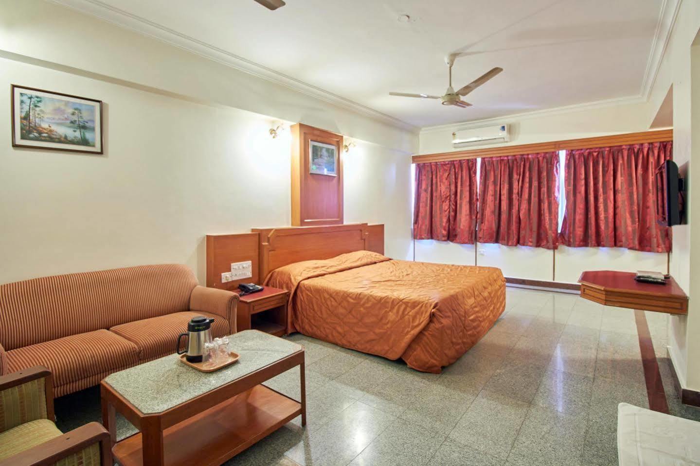 Chalukya Hotel 2*