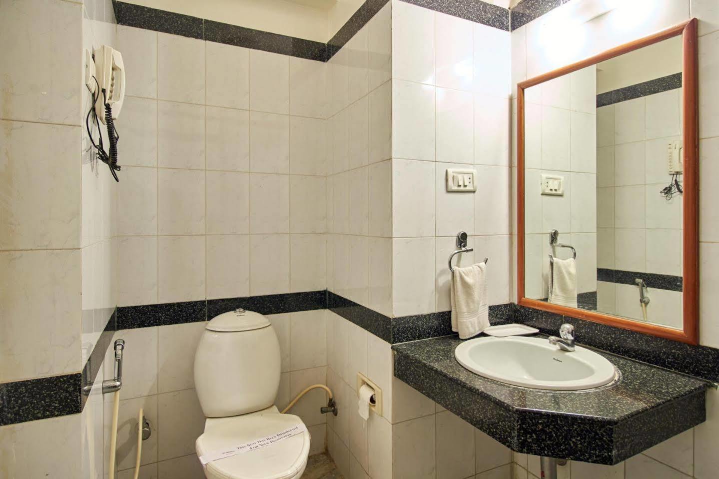 Chalukya Hotel 2*
