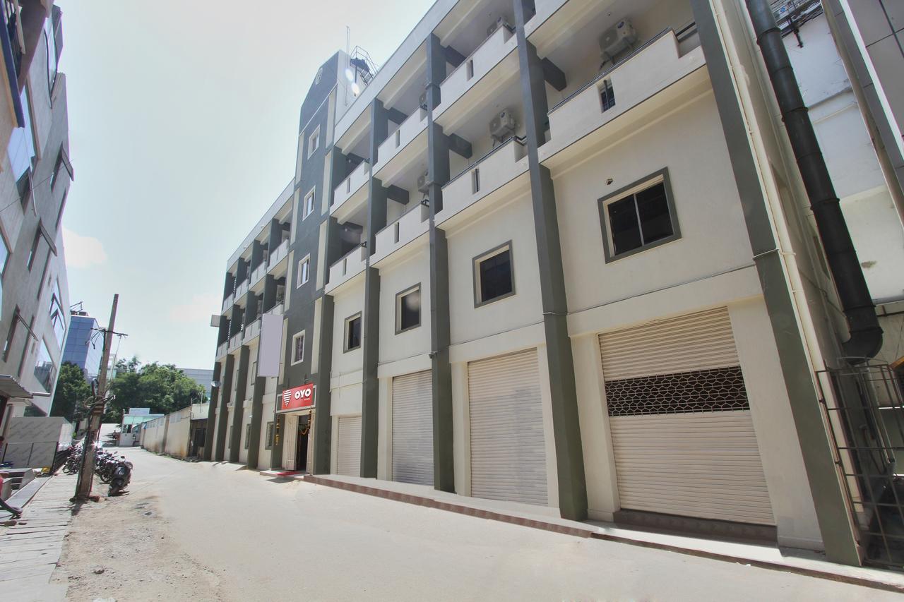 Oyo 9060 Sri Sai Guest Hotel 3*