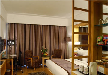 Lords Plaza Hotel