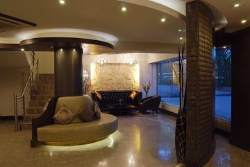 Lords Plaza Hotel