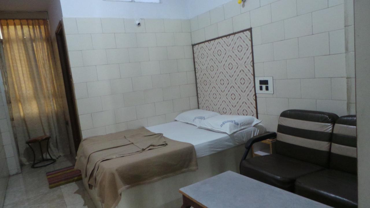 Hotel Adarsh Palace *