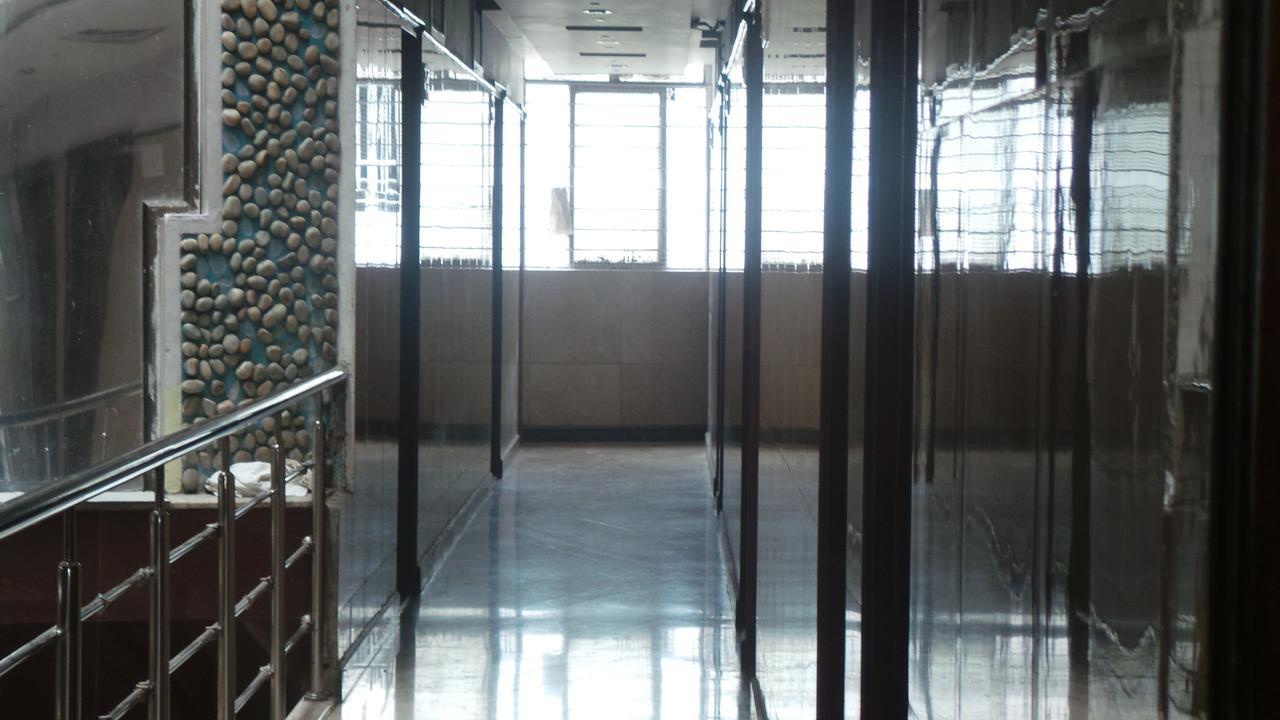 Adarsh Palace Hotel *