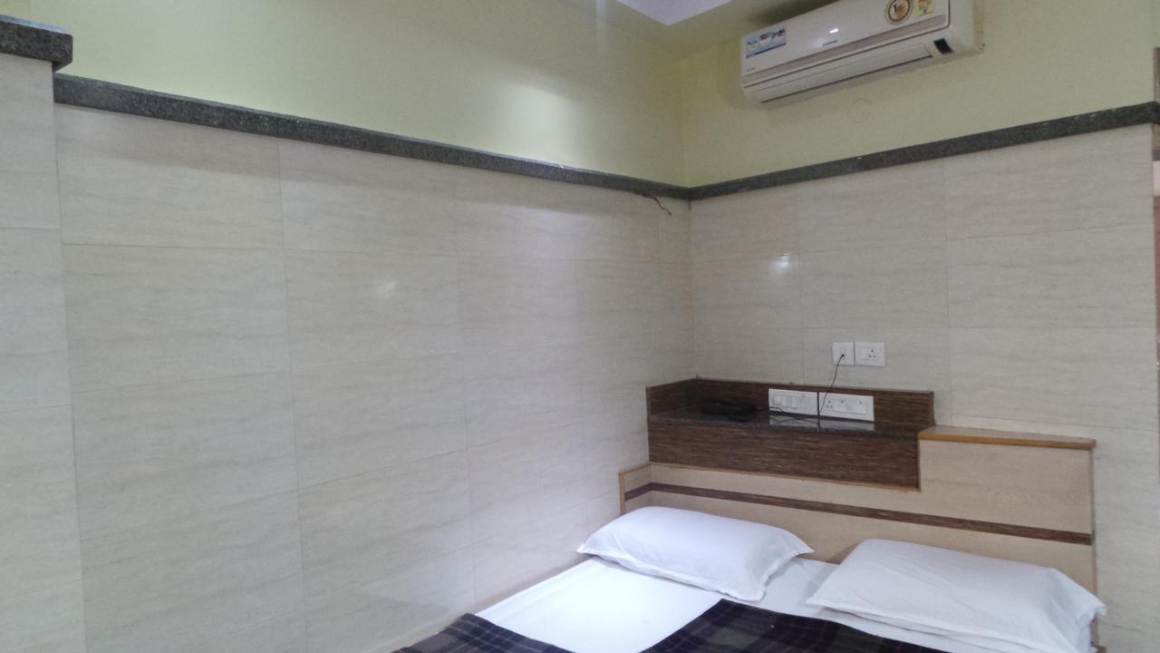 Adarsh Palace Hotel *