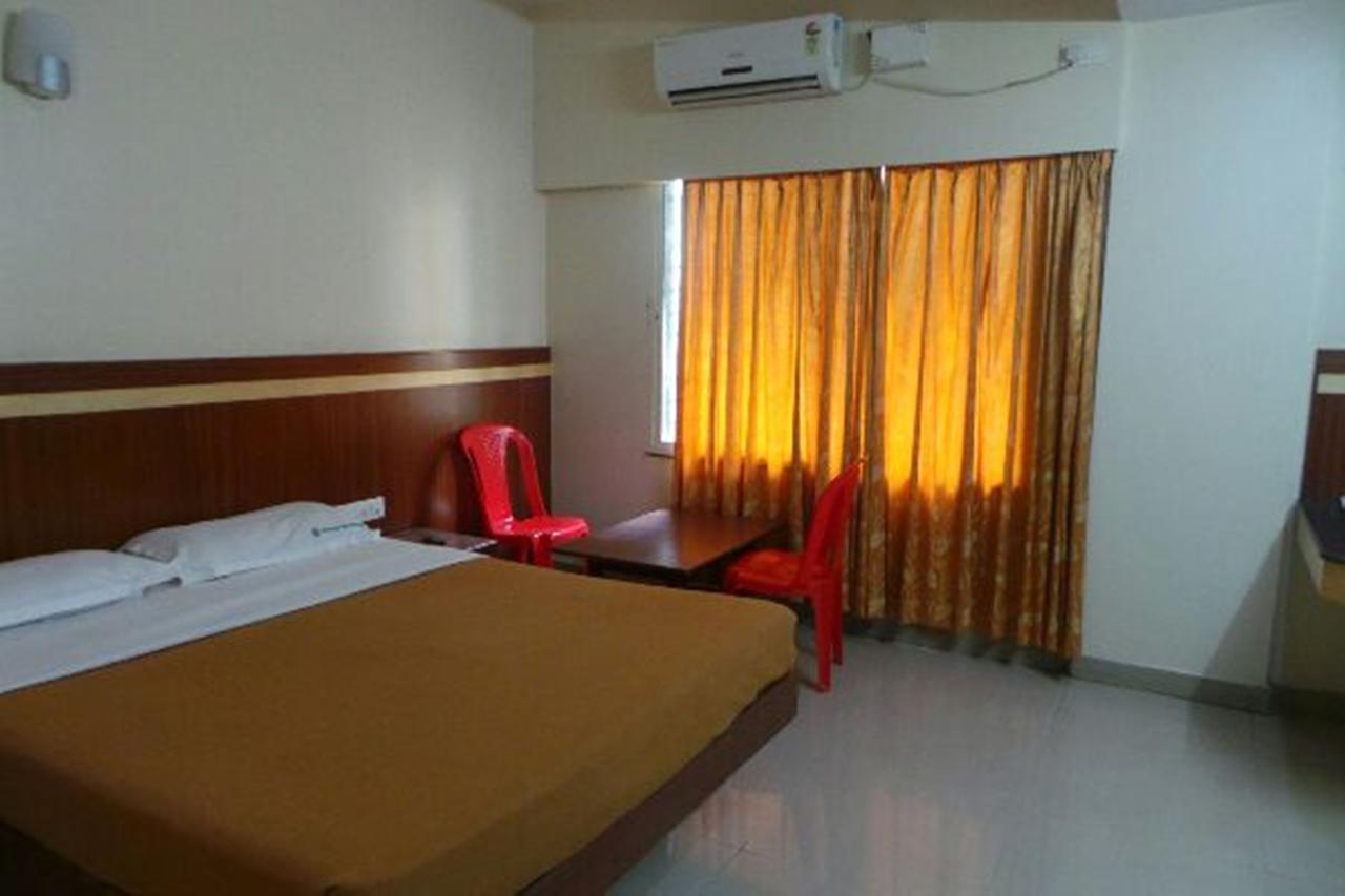 Mlc Gateway Deluxe Hotel *