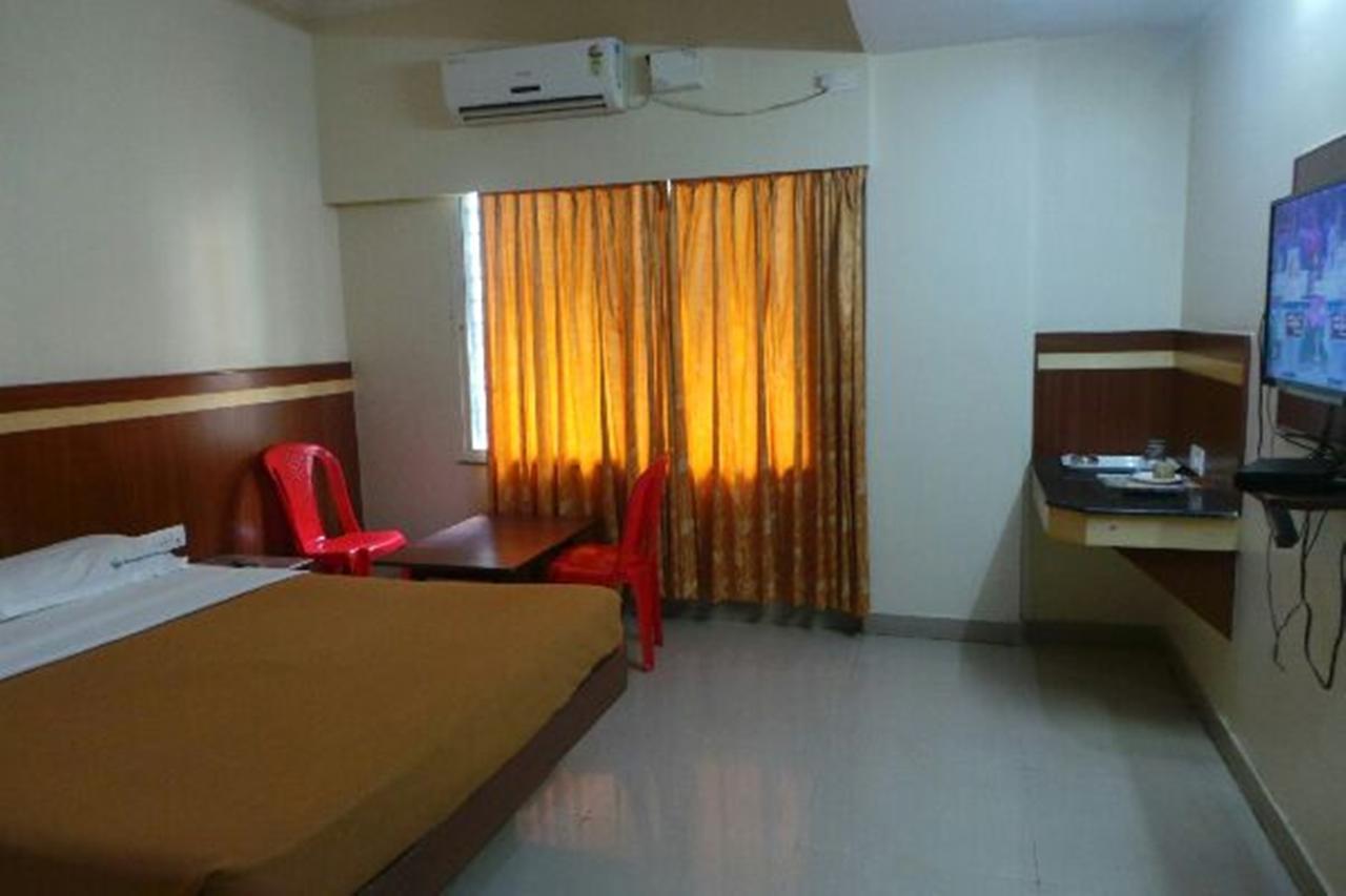 Mlc Gateway Deluxe Hotel *
