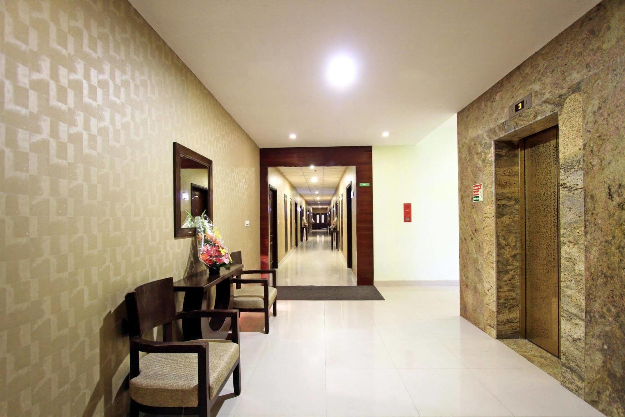 Chris Whitefield 4* Bangalore