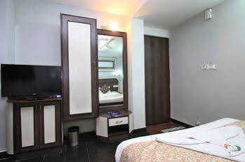Hotel Oyo Shantinagar 3*