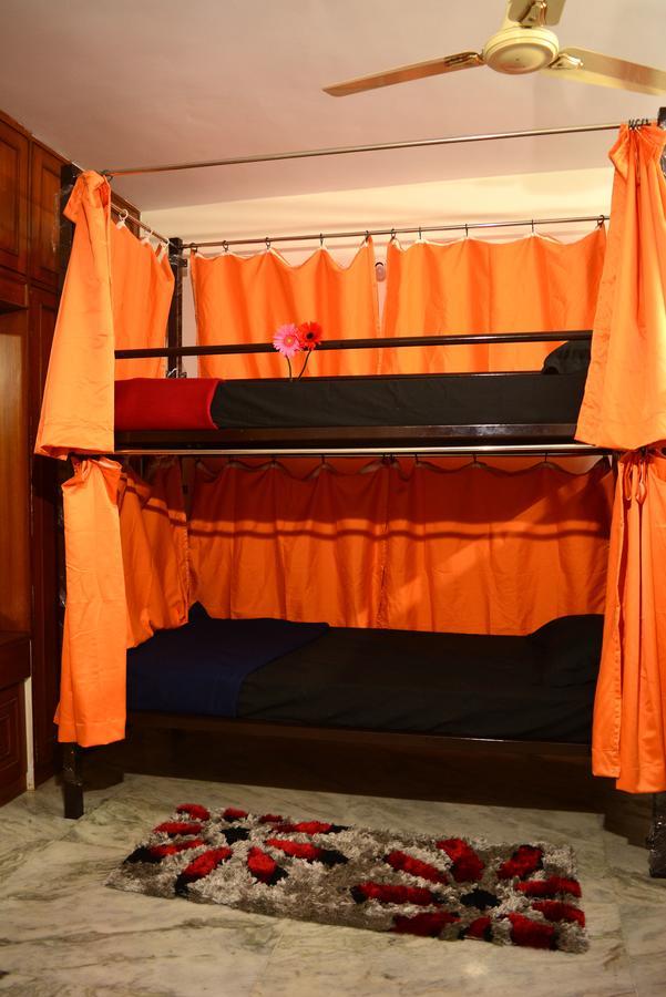 Social Rehab Downtown Hostel *