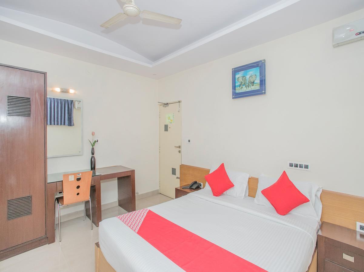Oyo 14204 Comfort Residency Hotel 3*