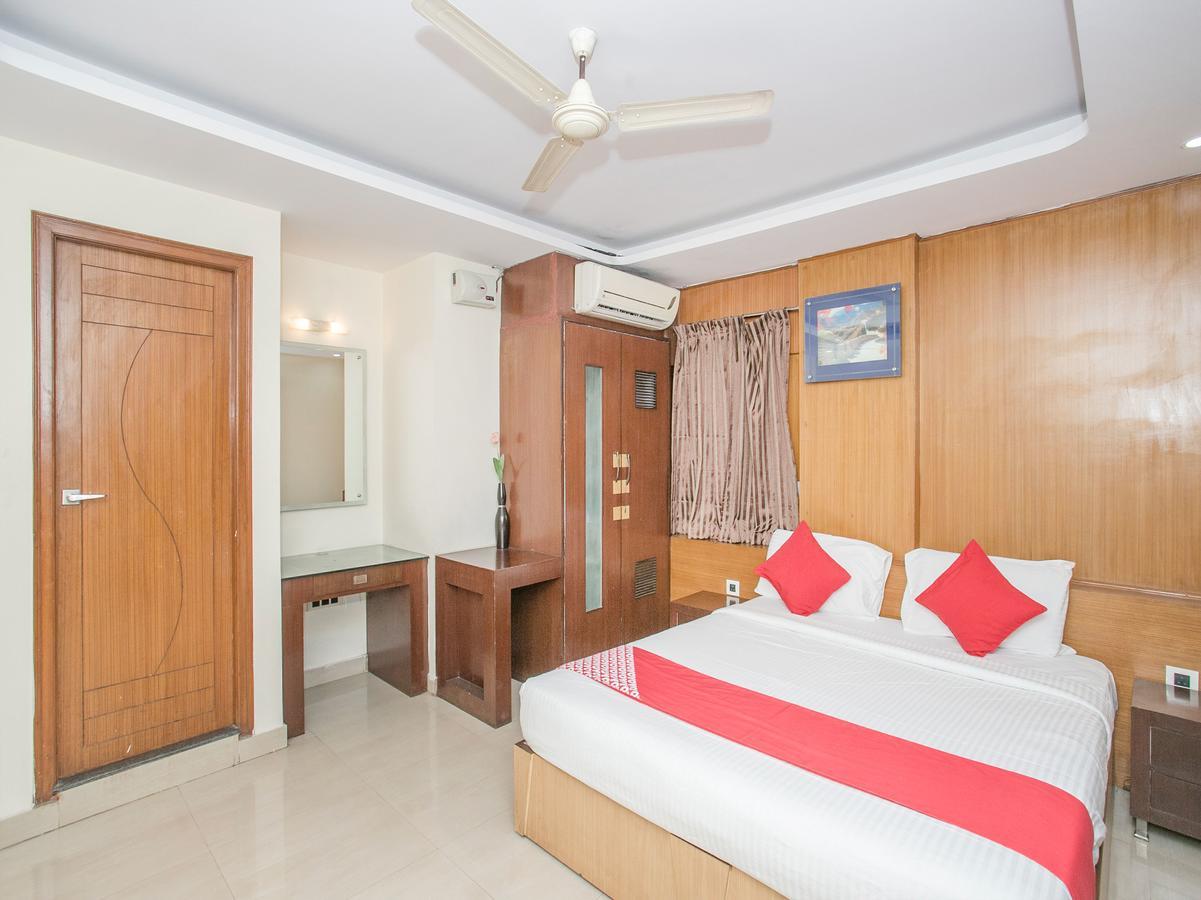 Oyo 14204 Comfort Residency Hotel