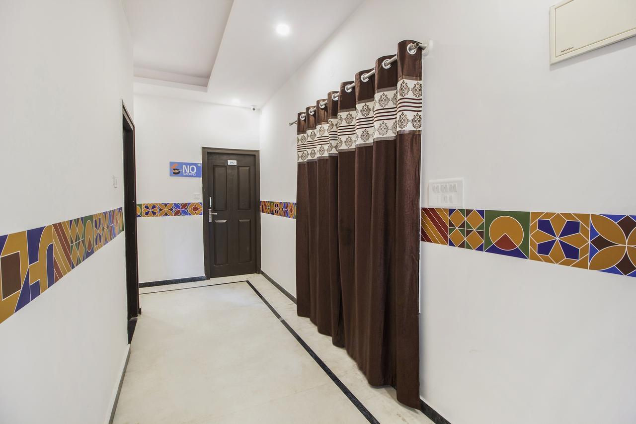 Fabhotel Crown - Nr Sony Signals Hotel Bangalore