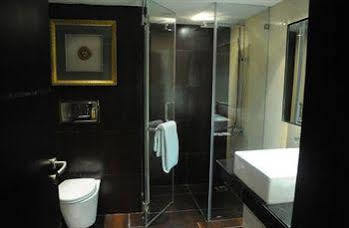 Hotel Davanam Sarovar Portico
