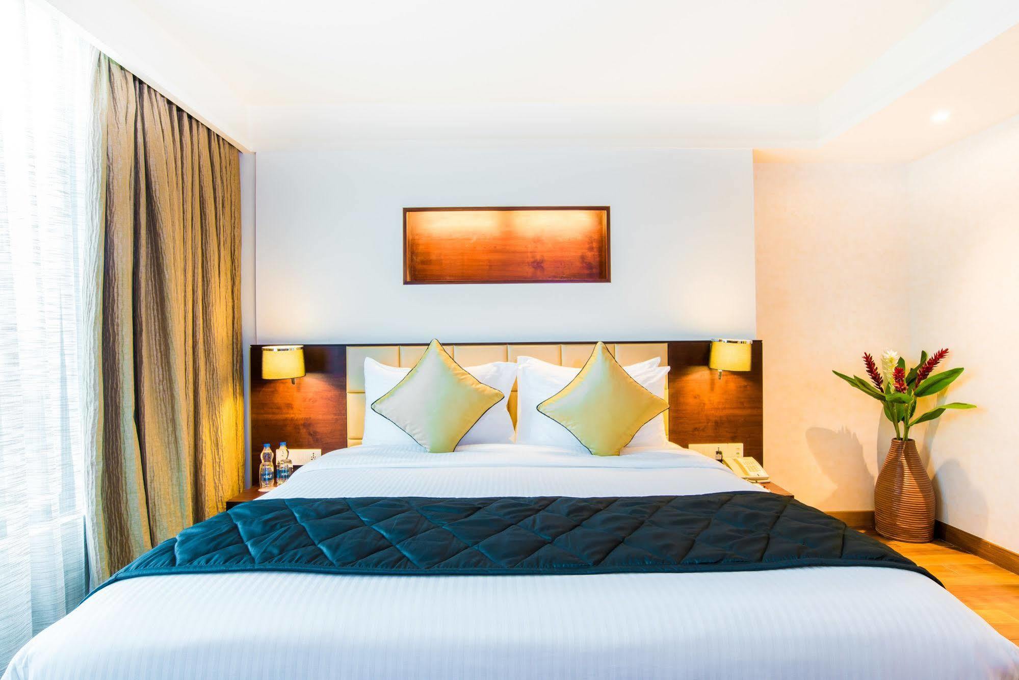 Hotel Howard Johnson By Wyndham, Hebbal, 4*
