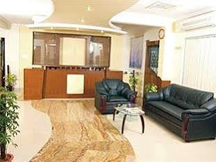 Oyo 5934 Lokaz Hotel 3*