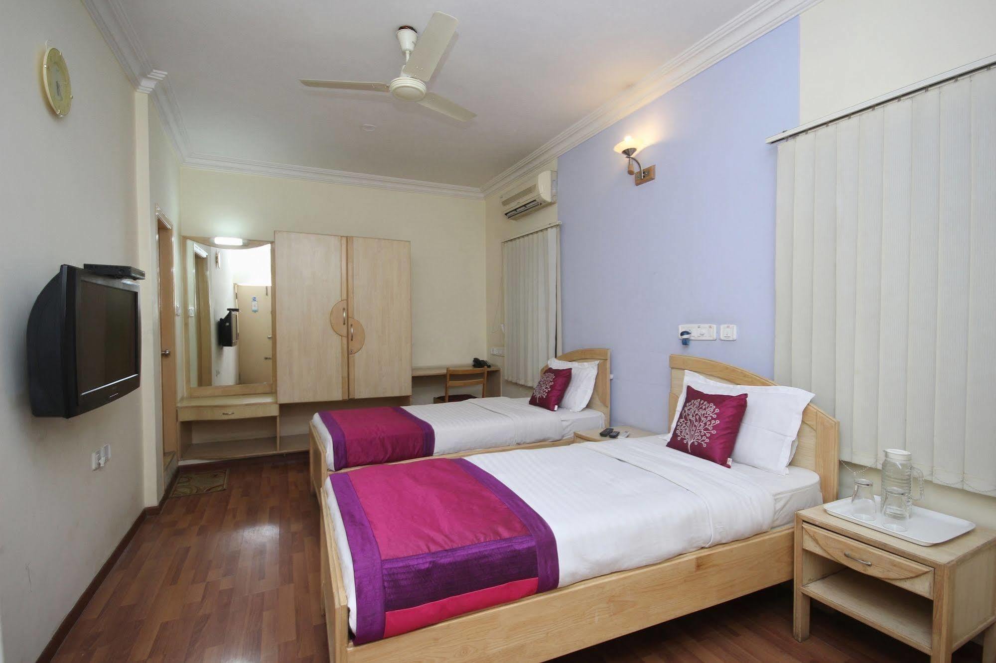 Oyo 5934 Lokaz Hotel Bangalore