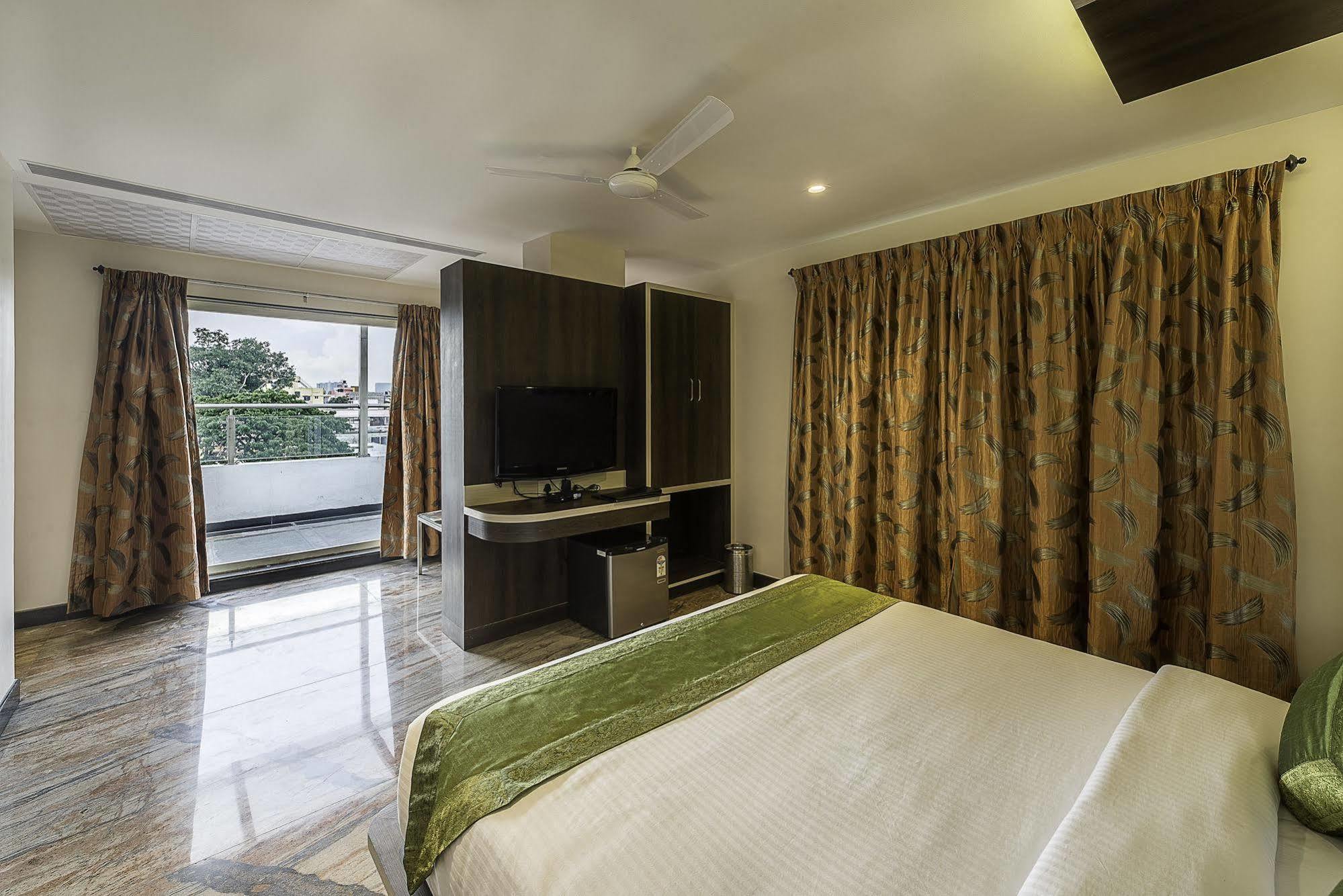 Cartier Biznotel Hotel