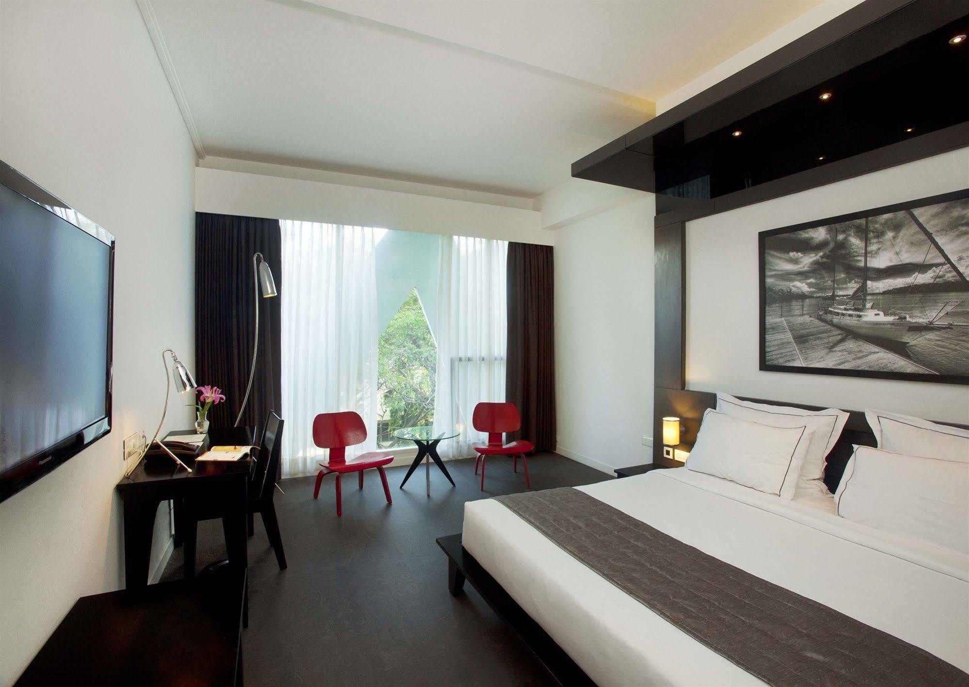 Escape & Hotel 4*