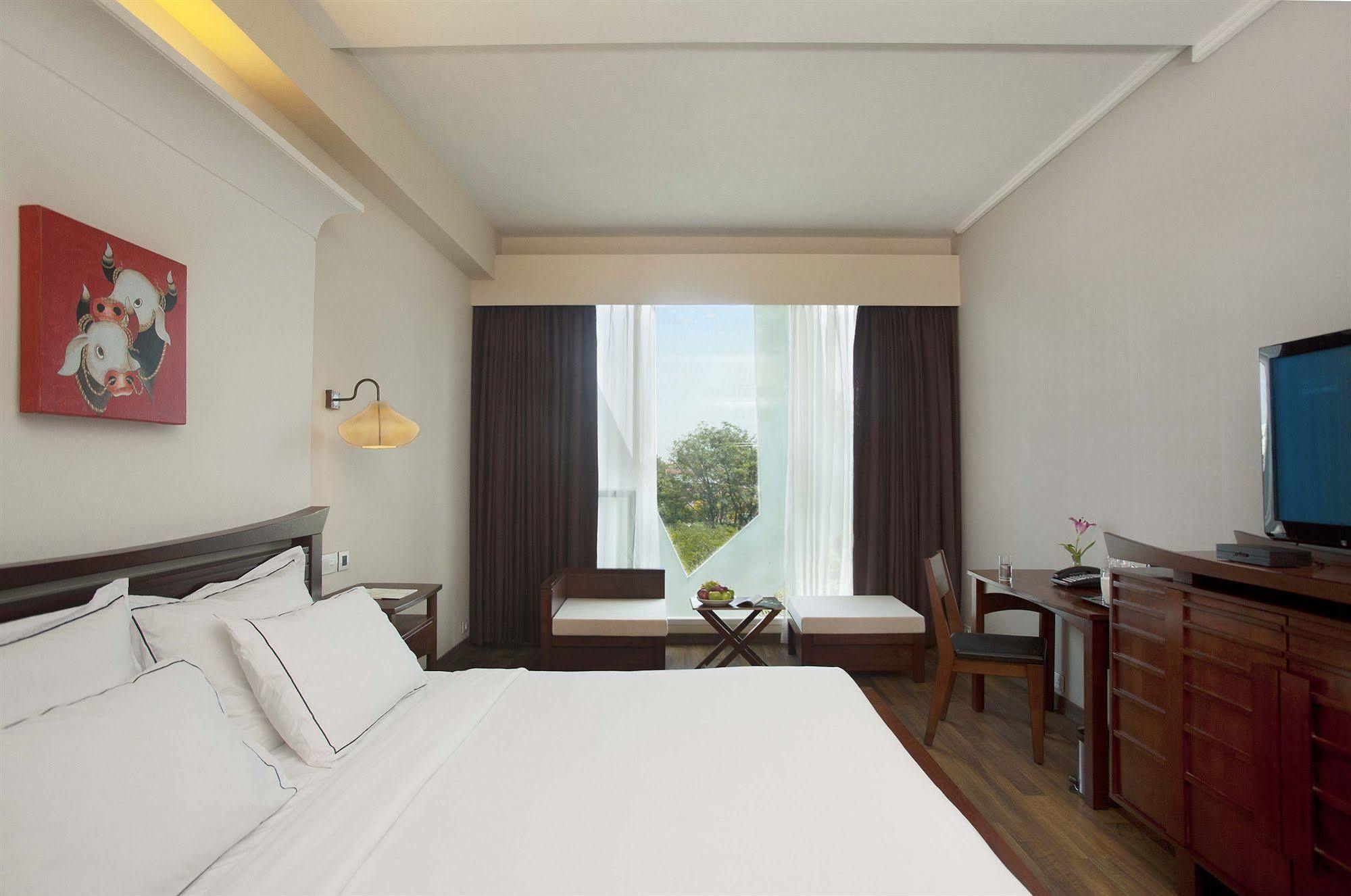 Escape & Hotel