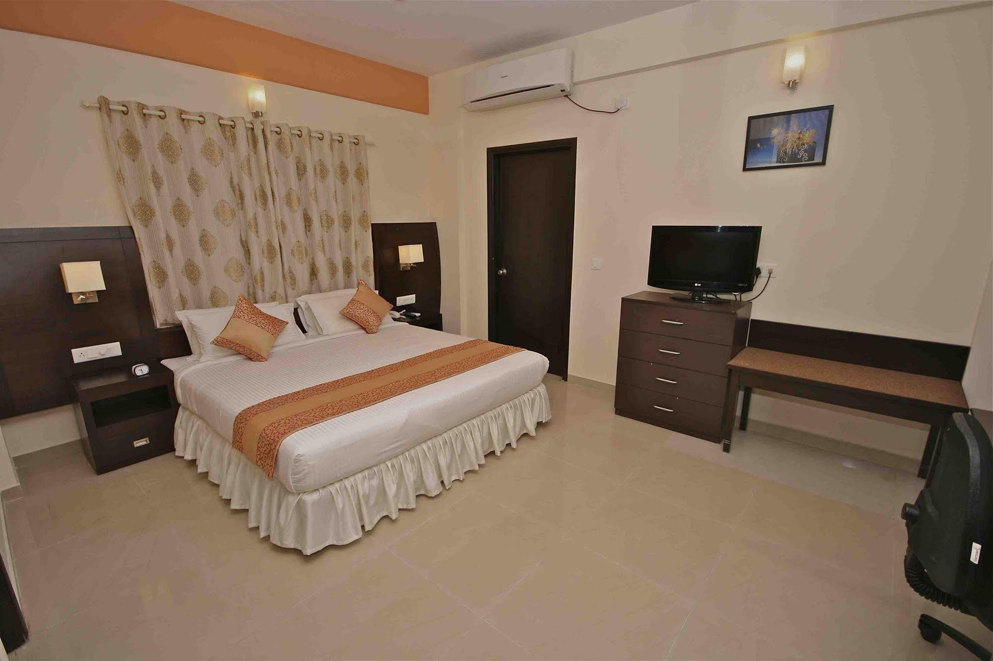 Treebo Trend Sterling Hotel 3*