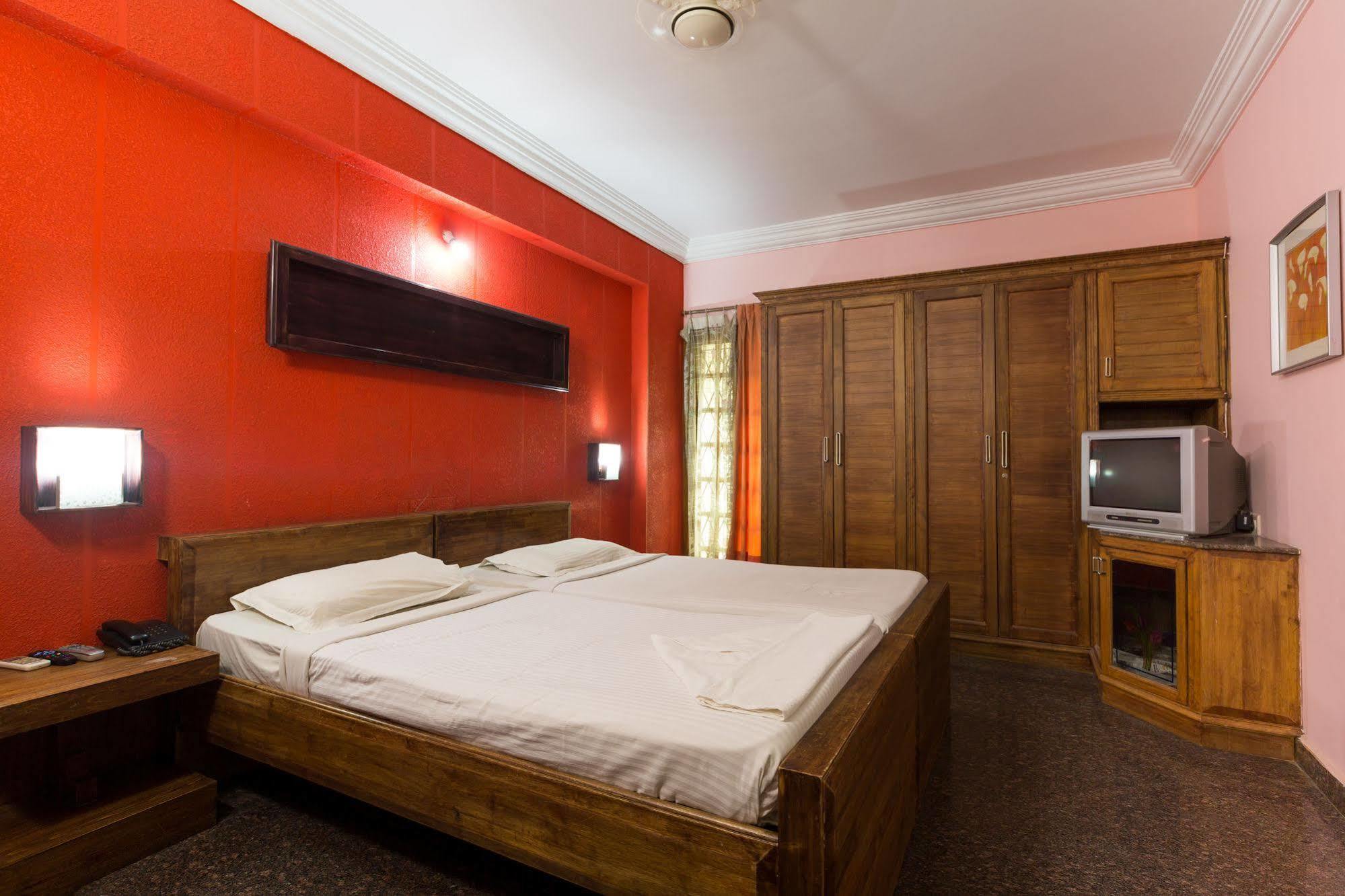 Pleasant Boulevard Hotel 2*