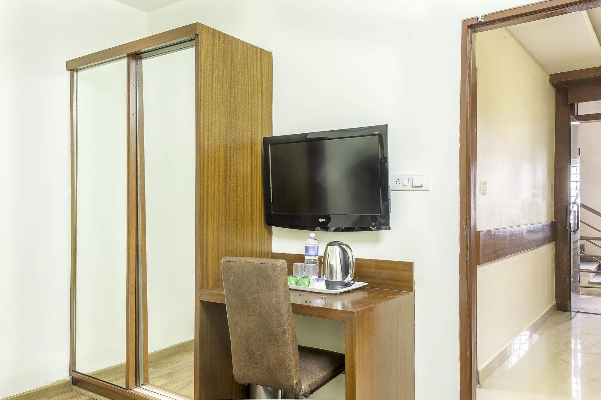 Treebo Grand Continent Hotel 3*