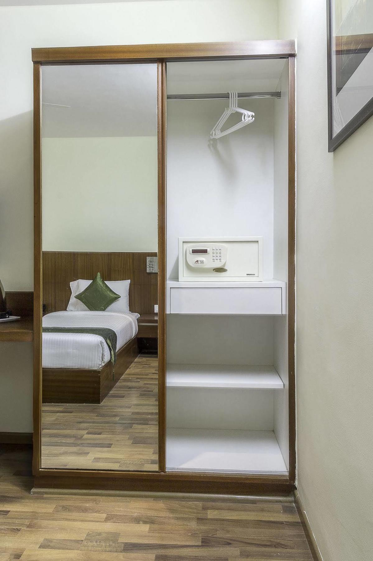 Treebo Grand Continent 3* Bangalore