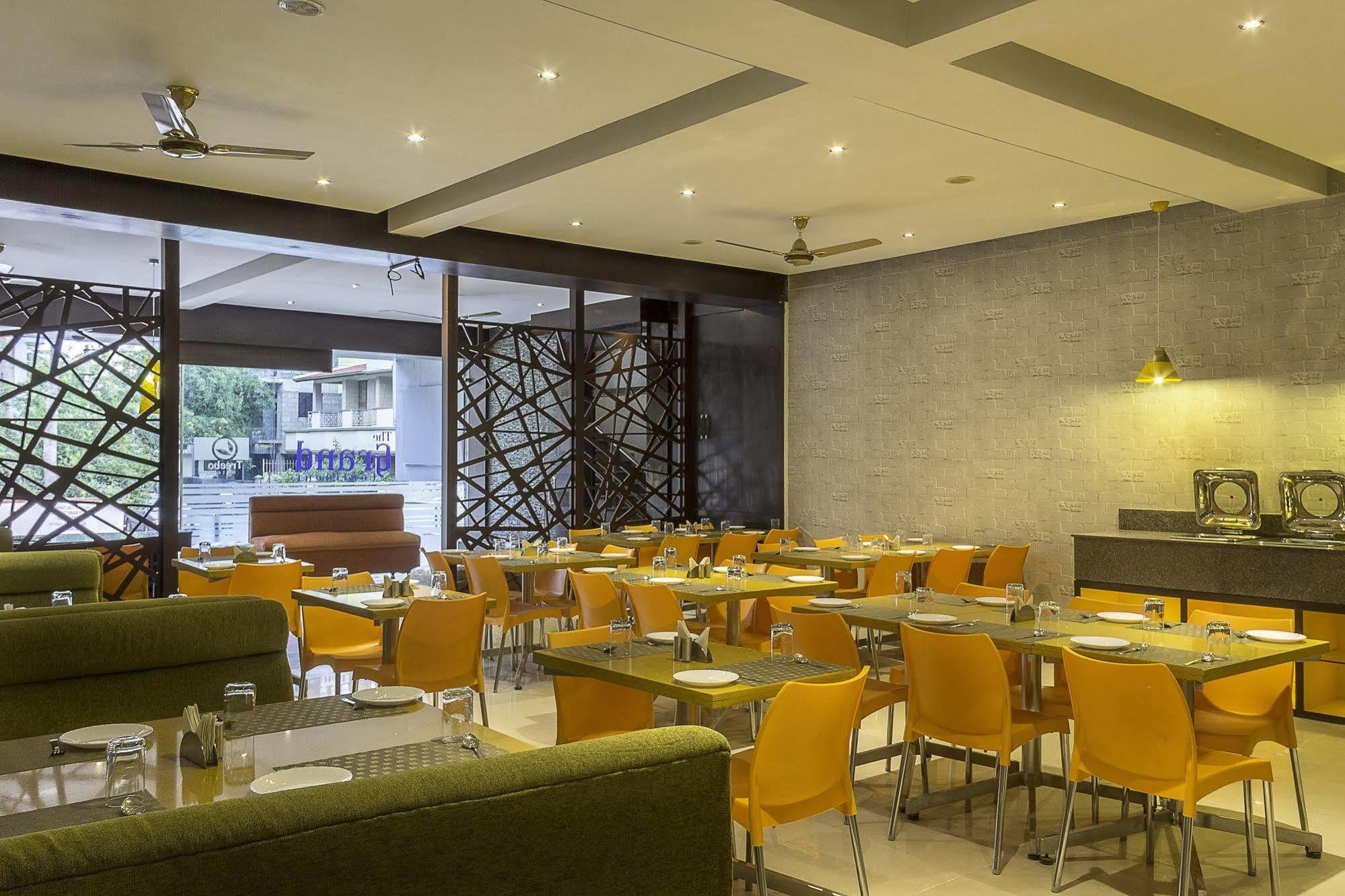 Hotel Treebo Grand Continent 3*