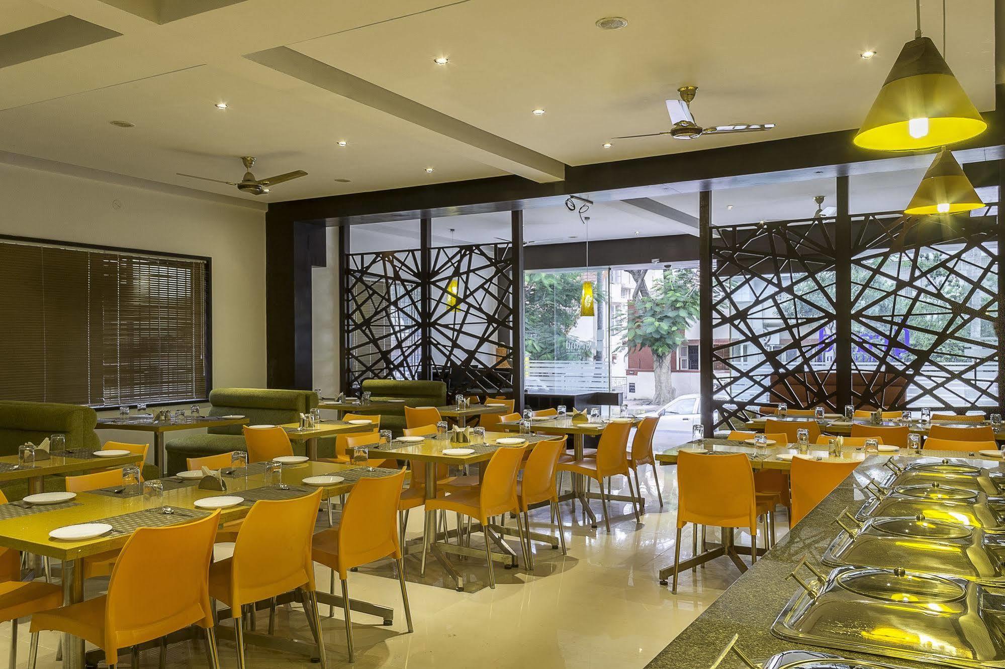 Hotel Treebo Grand Continent 3*