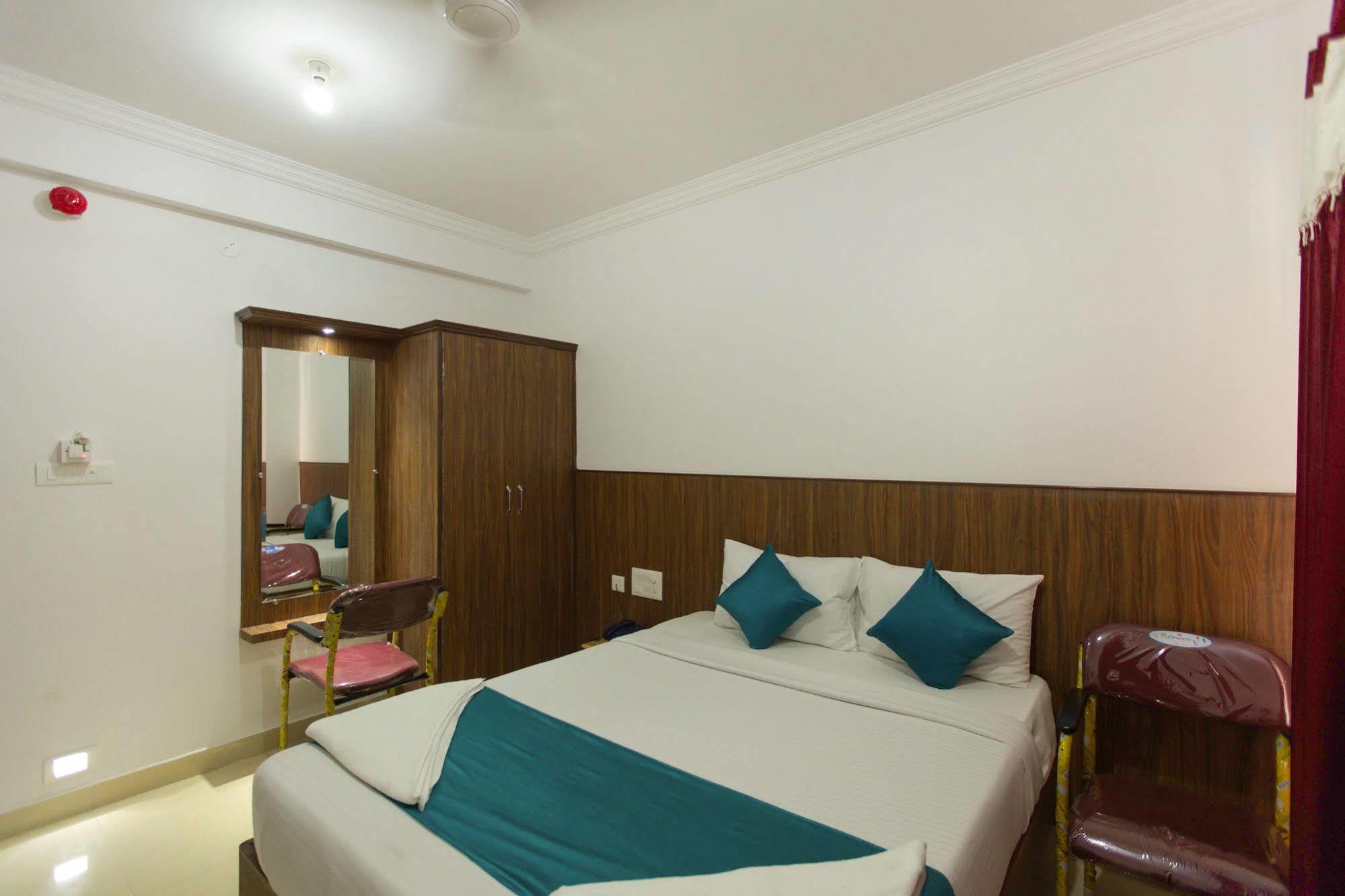Hotel Zo Majestic Anand Rao Circle 3*