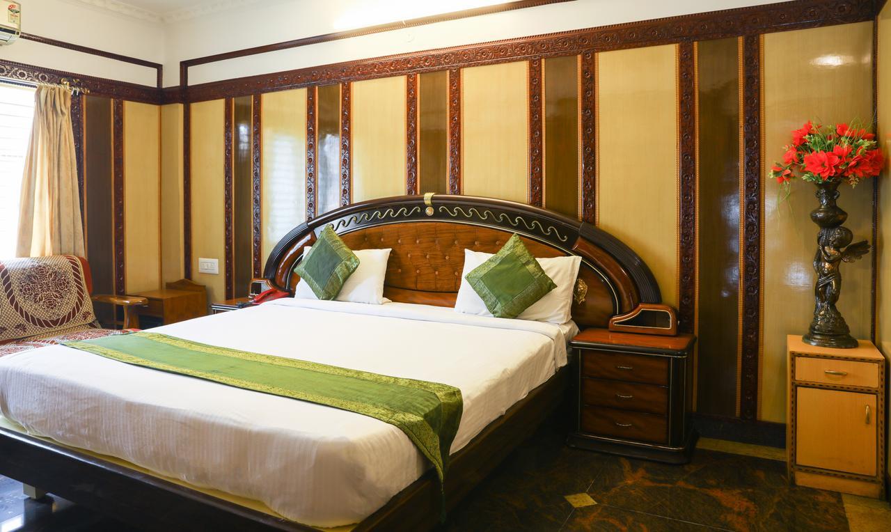 Treebo Nava Nidhi Comforts 3* Bangalore