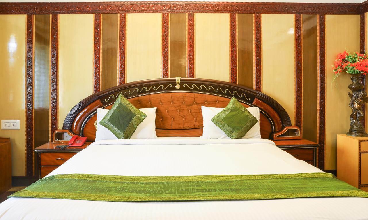 Treebo Nava Nidhi Comforts Hotel 3*