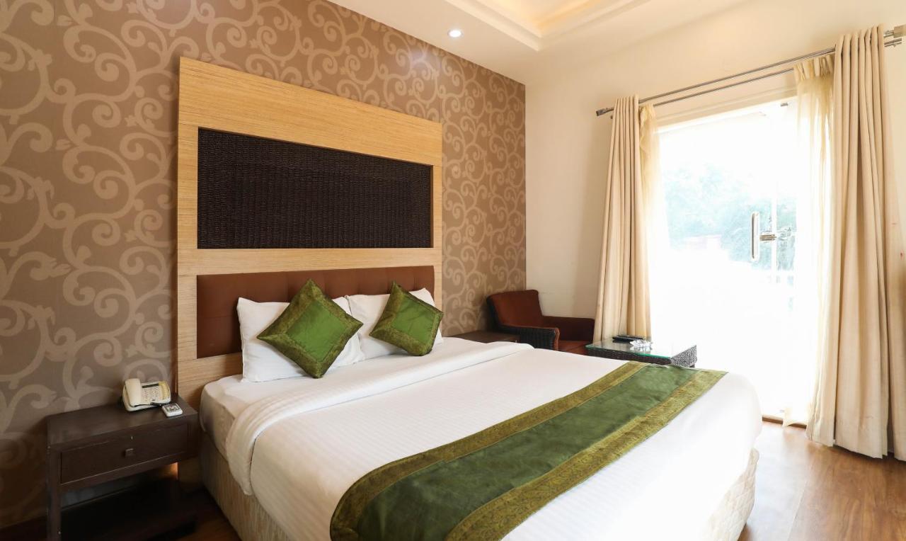 Treebo Trend White Mg 3* Bangalore