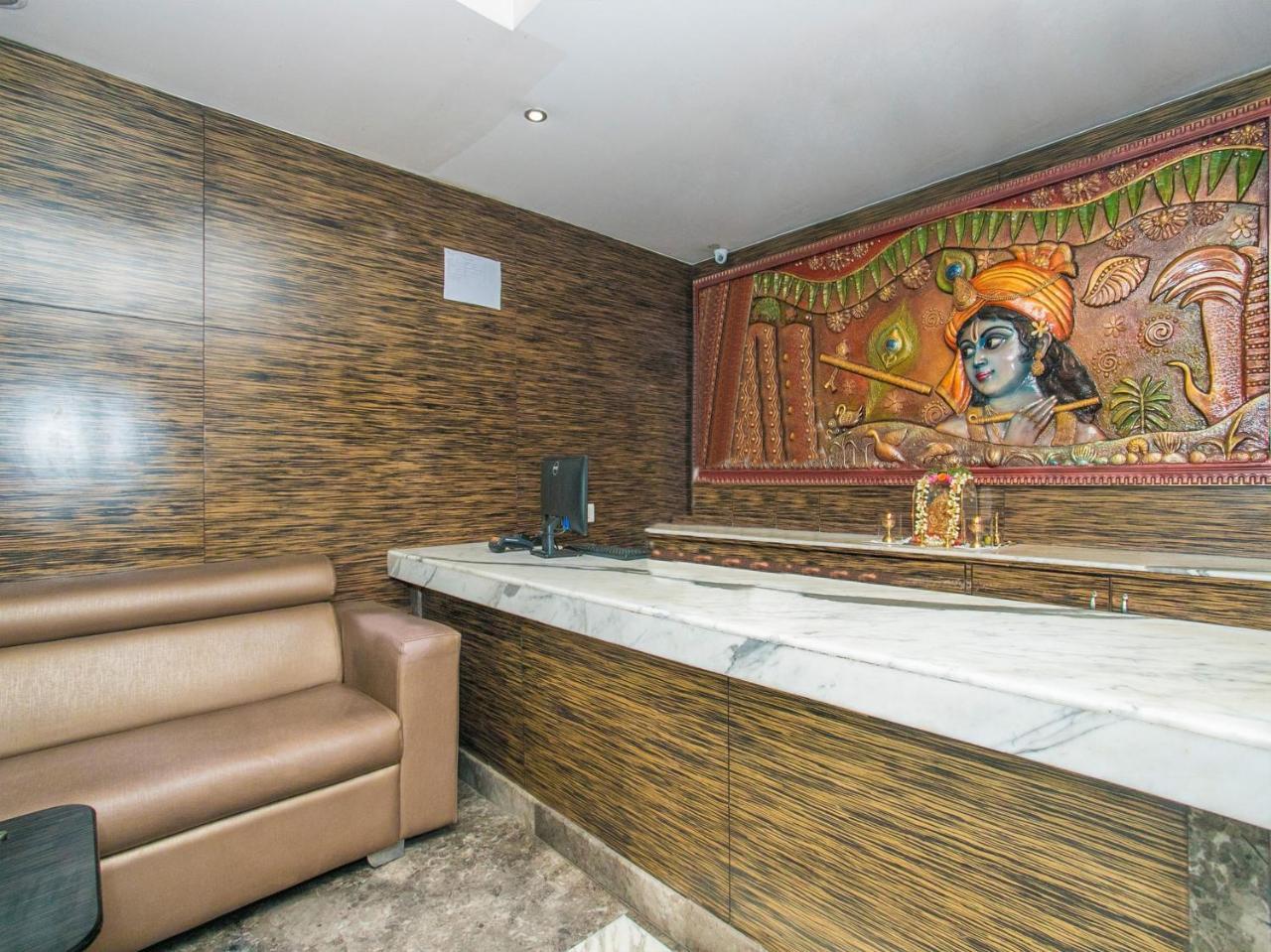 Oyo 16557 Sri Krishna International 3*