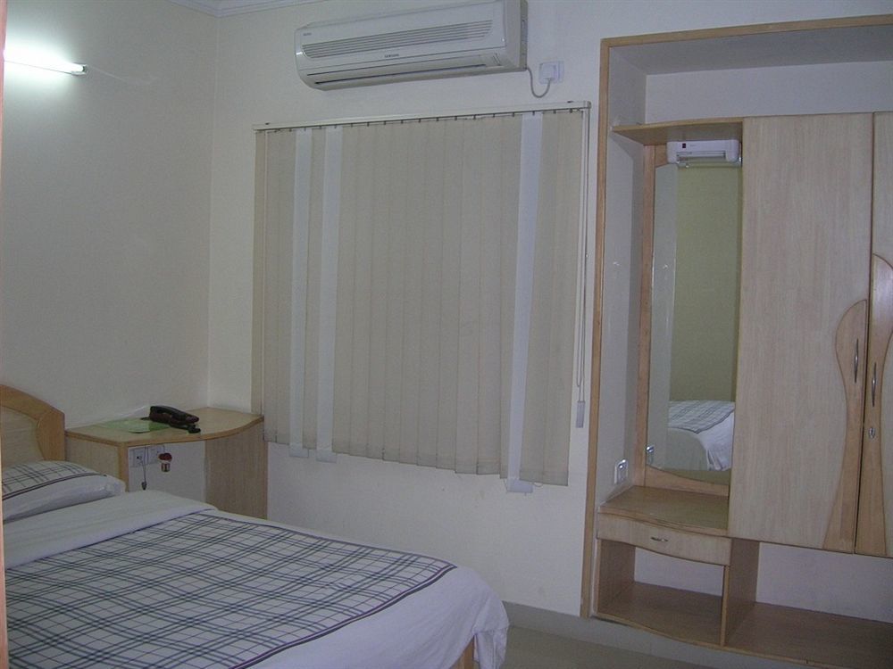 Hotel Oyo 5934 Lokaz Bangalore