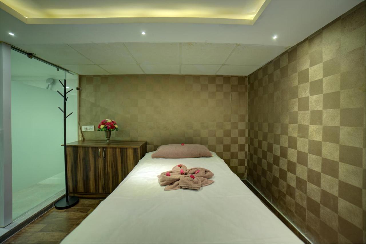 Goldfinch 4*