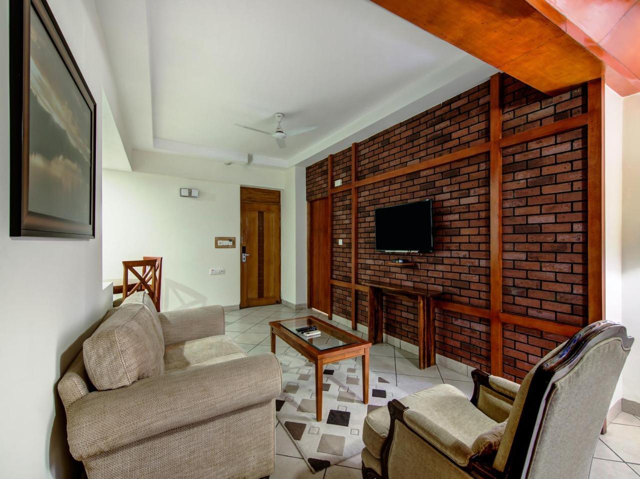 Sai Vishram Business Hotel 4*