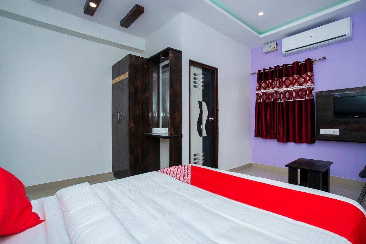 Oyo 19704 Sai Dham Comfort Hotel 3*