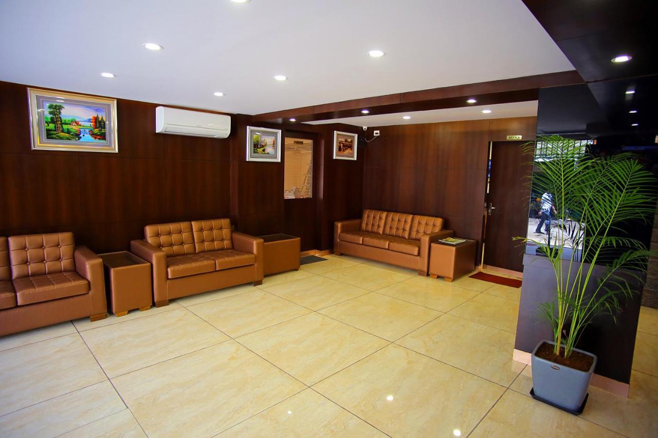 Hotel The Lounge Business
