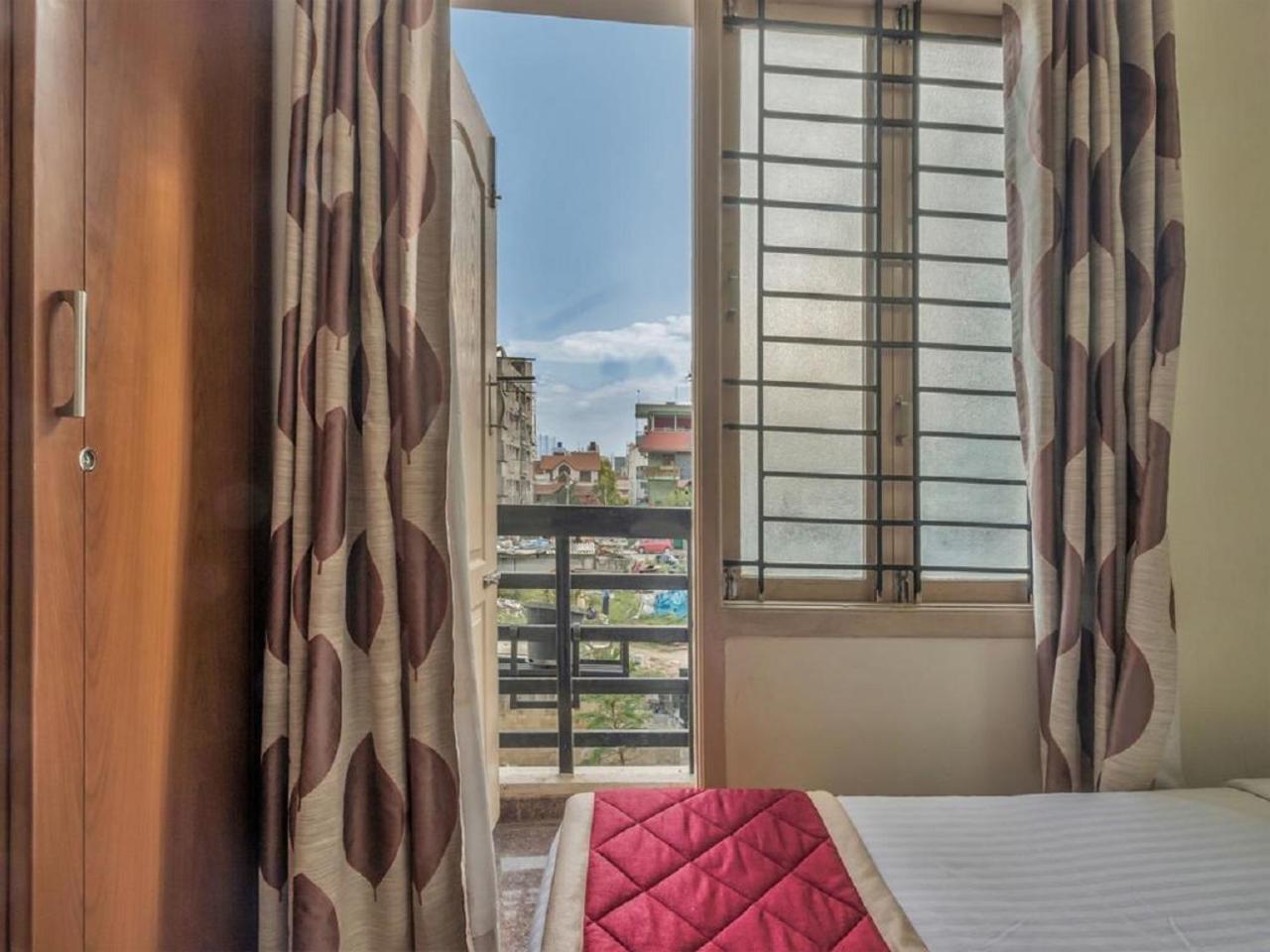 Felicity Egl By Sky Stays Hotel 3*