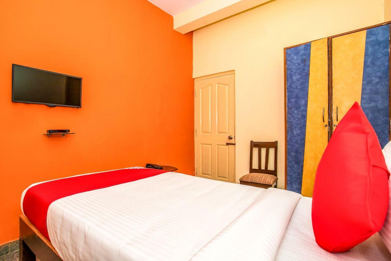 Oyo 17136 Chinmayee's Hotel Bangalore