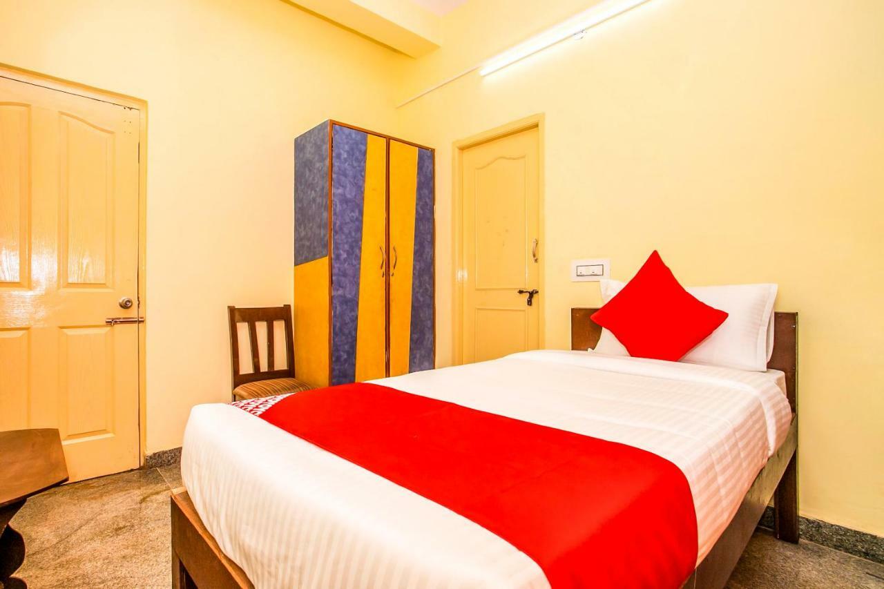 Oyo 17136 Chinmayee's 3* Bangalore