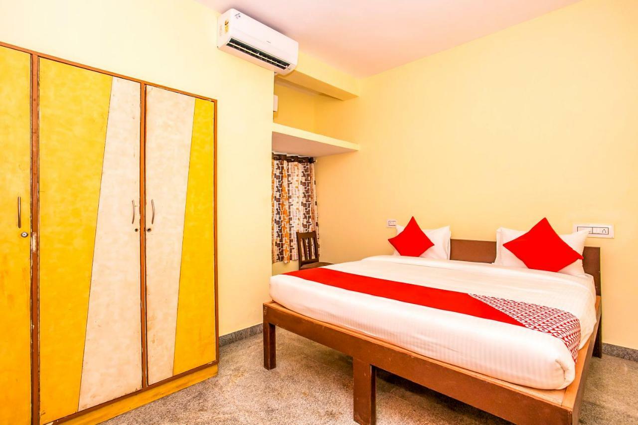Oyo 17136 Chinmayee's Hotel