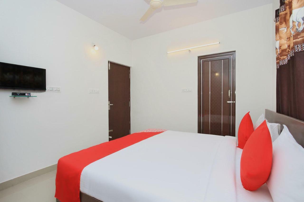 Oyo 11730 Maruthi Global Hotel