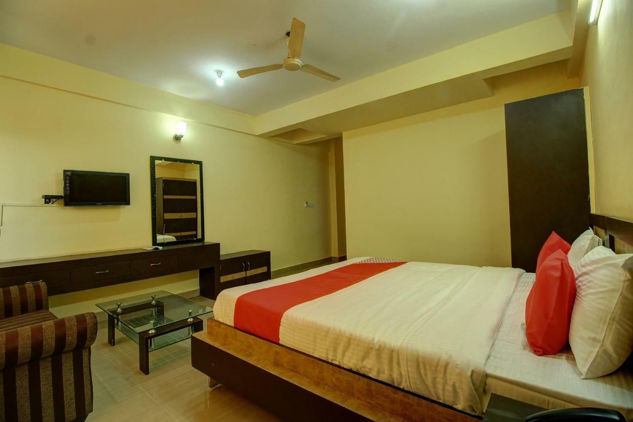 Hotel Oyo 36976 Rajashree Comforts 3*