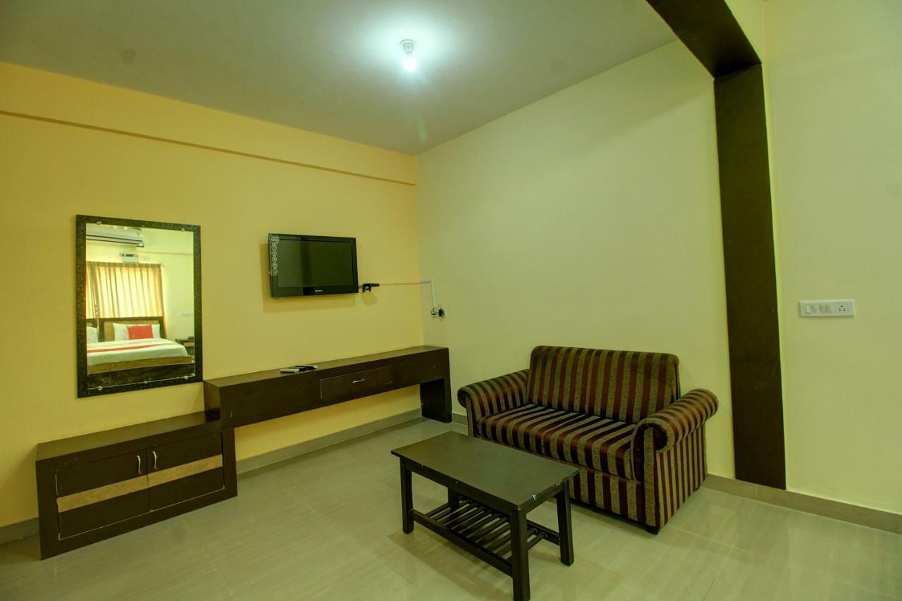 Oyo 36976 Rajashree Comforts Hotel