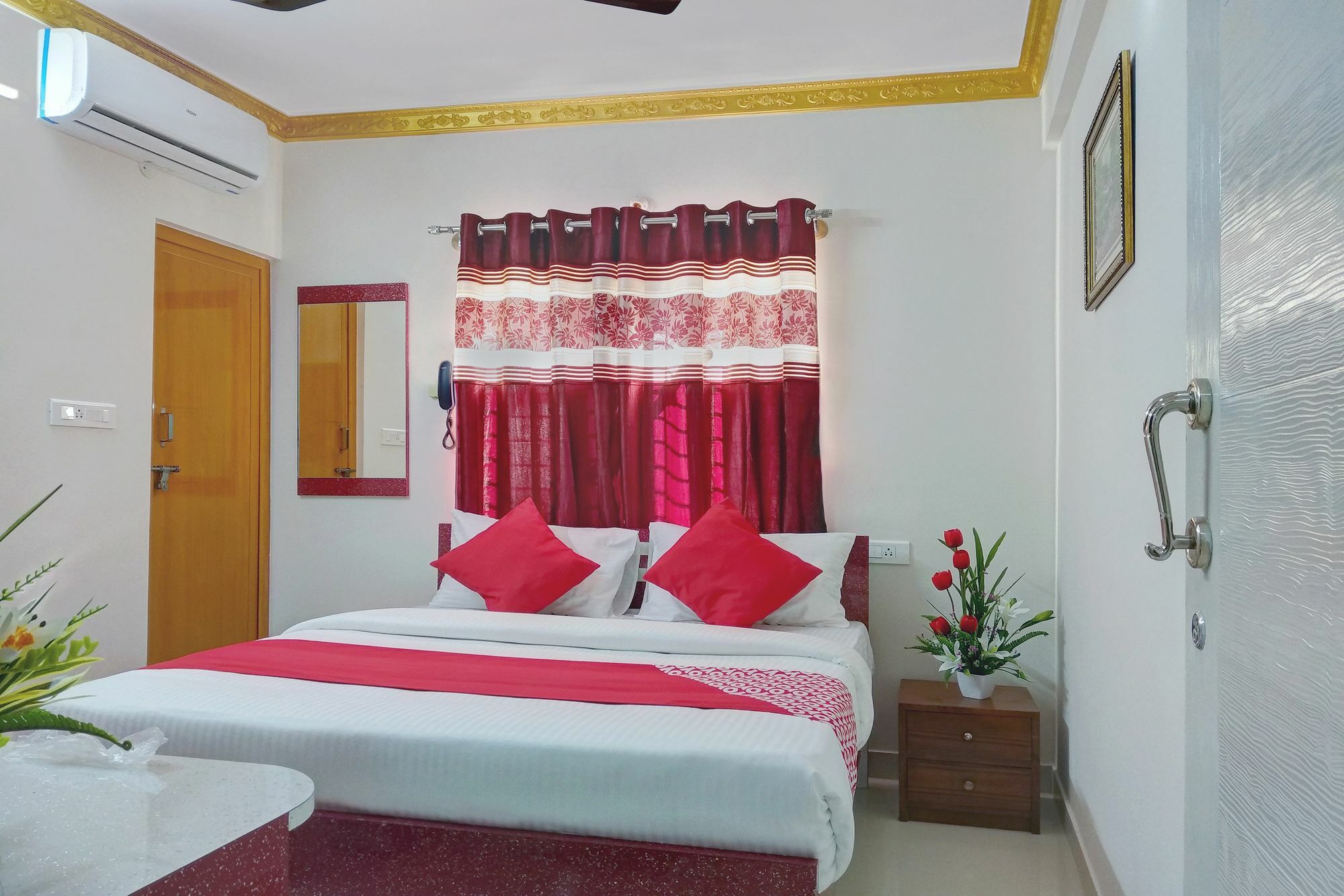 Oyo 11093 Rathod Hotel