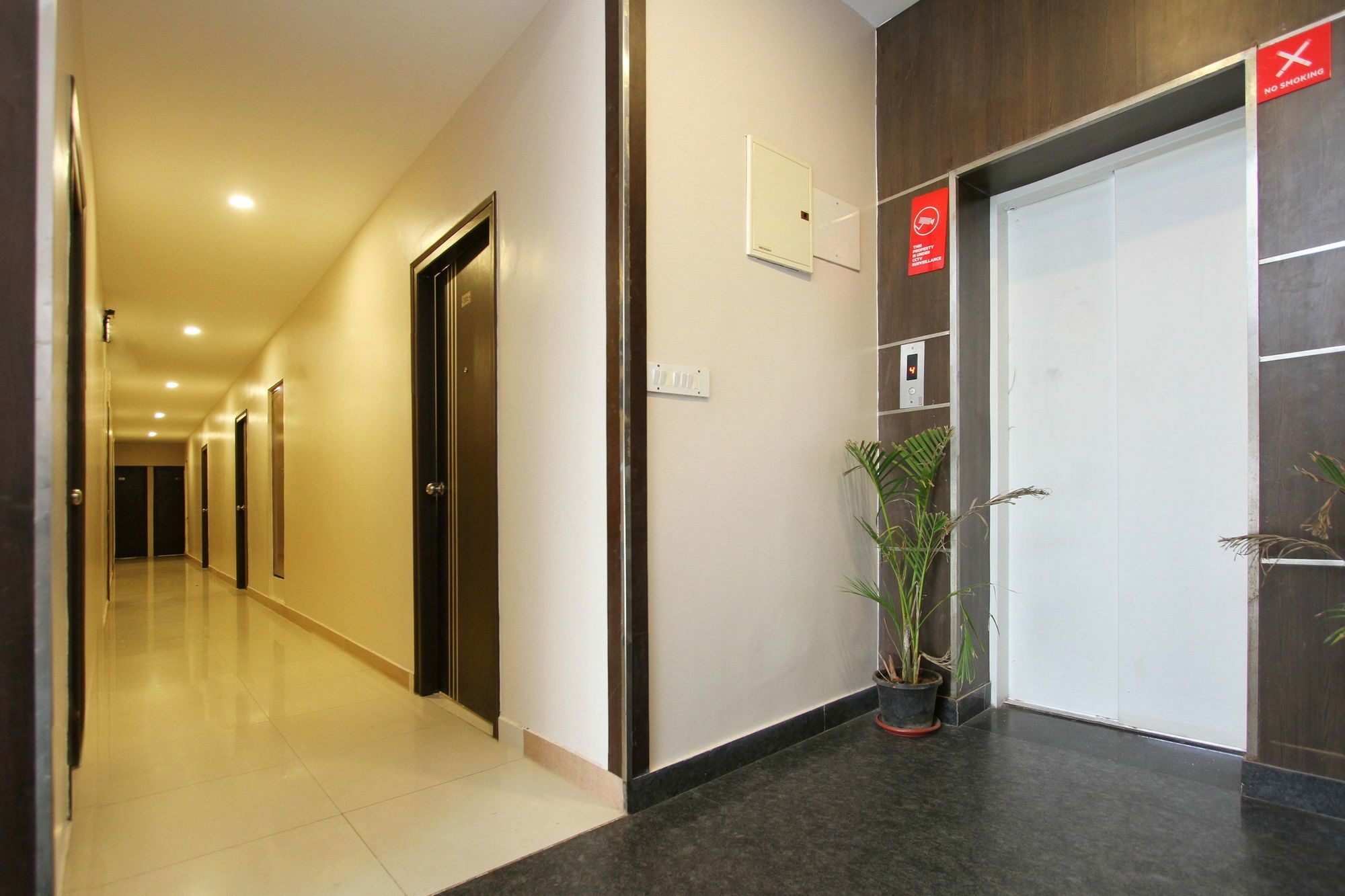 Hotel Oyo 7463 Leo 3*