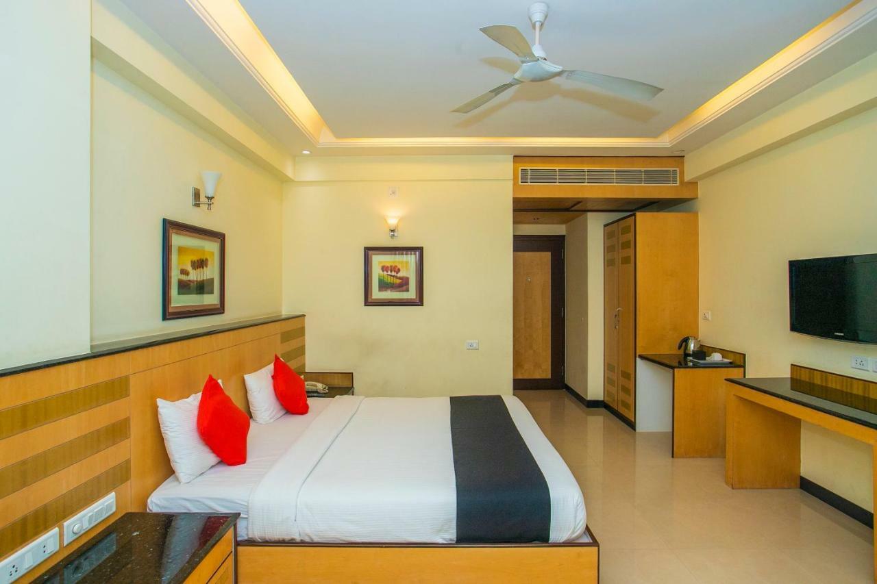 Hotel Capital O 2233 Kandi Tree 3*